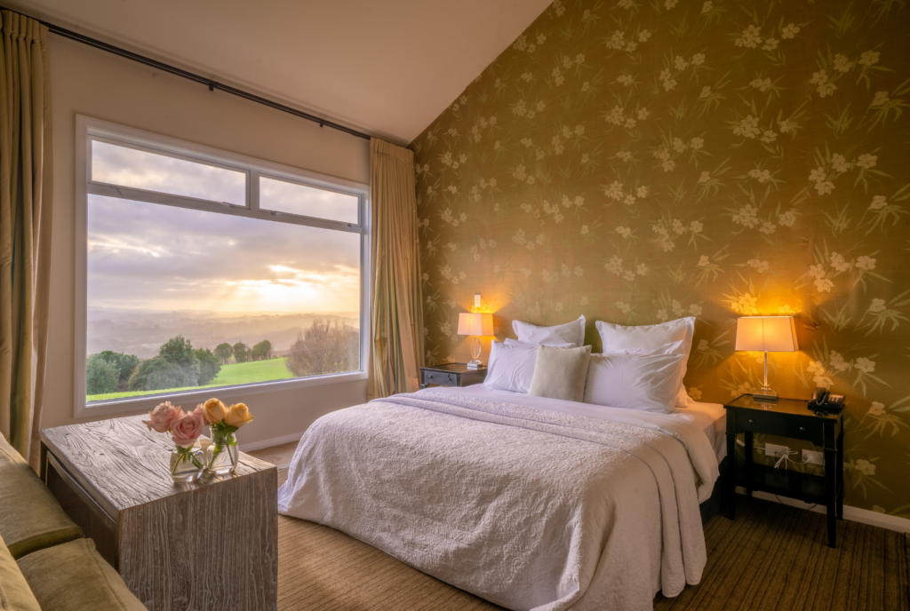 Woodhouse Mountain Lodge Villa bedroom