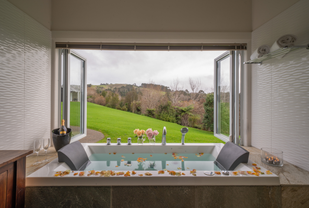 Woodhouse Mountain Lodge Villa spa bath view